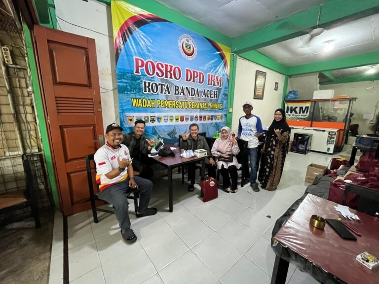 DPW IKM Aceh Salurkan Sembako untuk Warga IKTS, IKAMI, dan SAS Solok di Banda Aceh