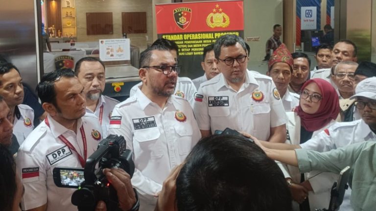 Sebut Sumbar “Barbar”, DPP IKM Resmi Laporkan Abu Janda ke Bareskrim Polri